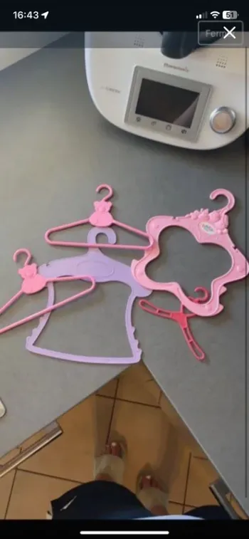 Cintre de poupée