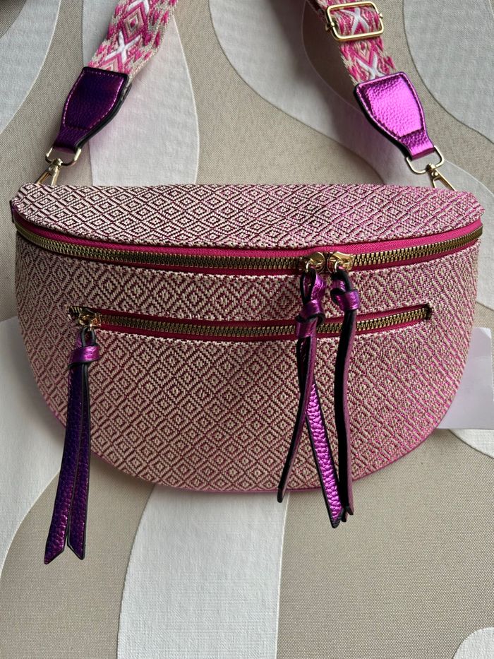 Sac banane  rose façon paille
