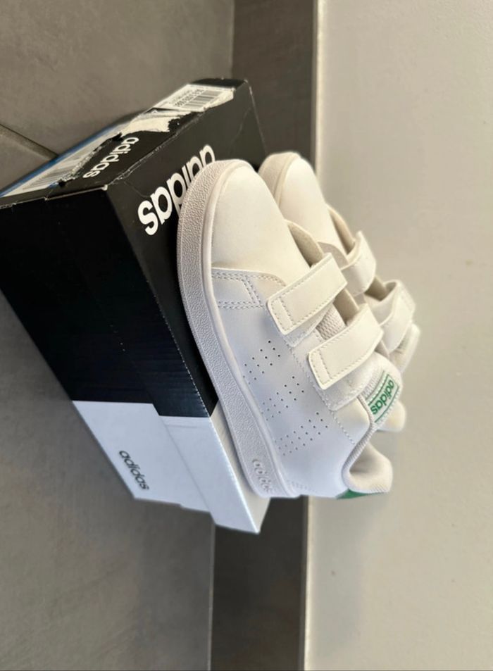 Adidas advantage enfant blanche neuve taille 27