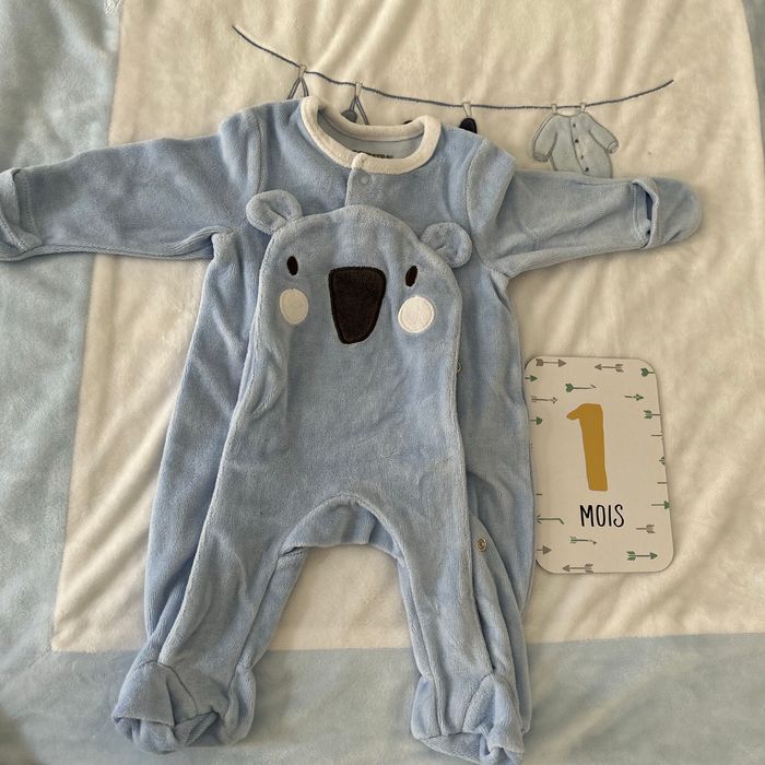 Pyjamas bleu ciel Orchestra 1 mois en tres bon état