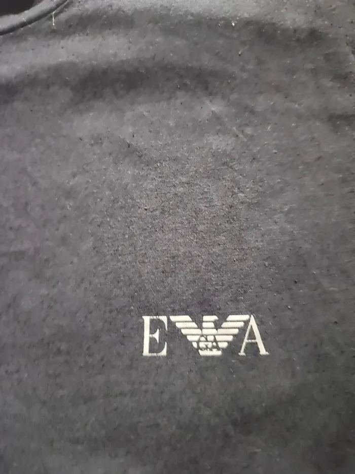 T-shirt unis Emporio Armani – L – Noir – État : Excellent - photo numéro 3