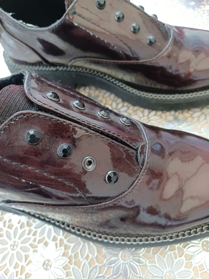 Chaussures mocassins vernis My B coloris bordeaux taille 36 en très bon état. - photo numéro 5