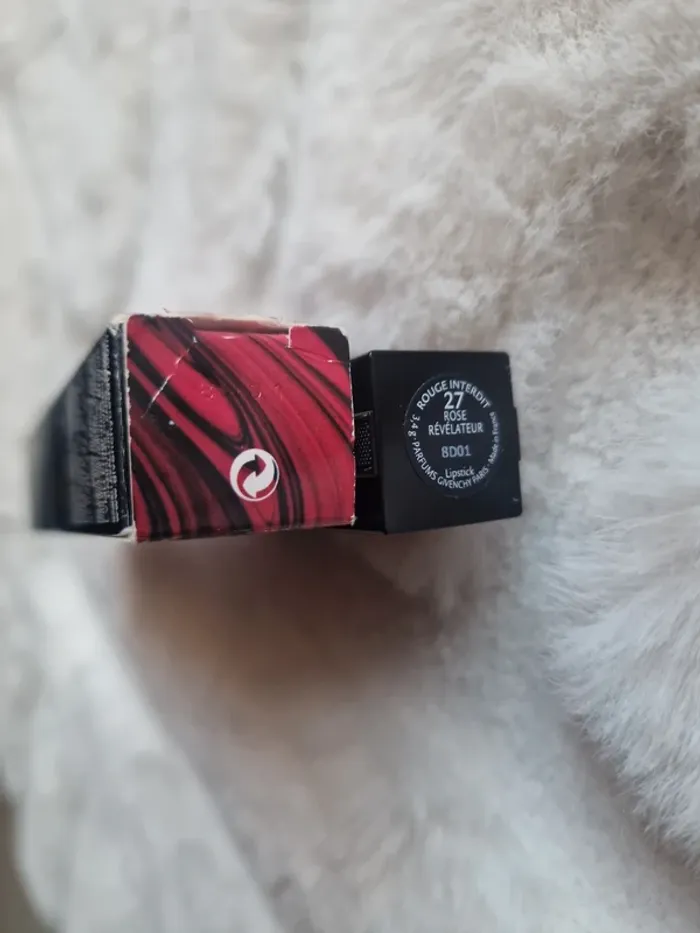 Rouge à lèvres marbré Rouge Interdit de Givenchy - photo numéro 12