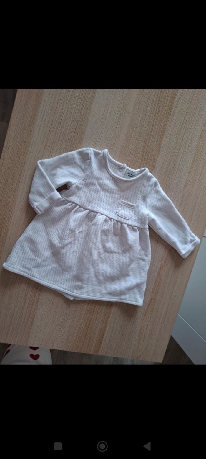 Robe 6mois tape a l'oeil