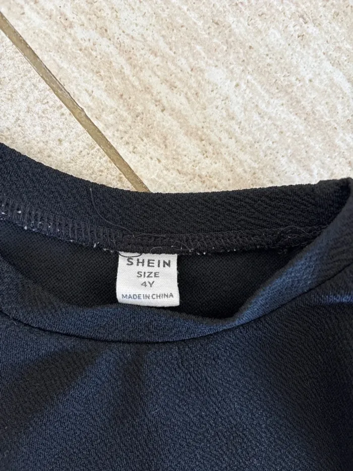 Robe pour petite fille, quatre ans - photo numéro 2