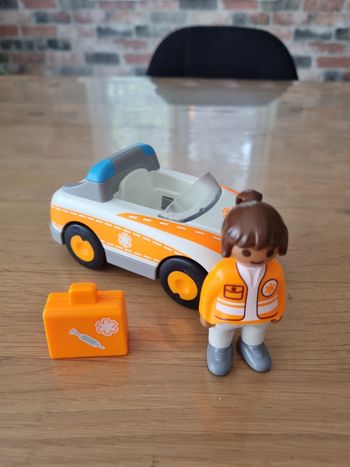 Voiture de médecin playmobil 1.2.3 complète 