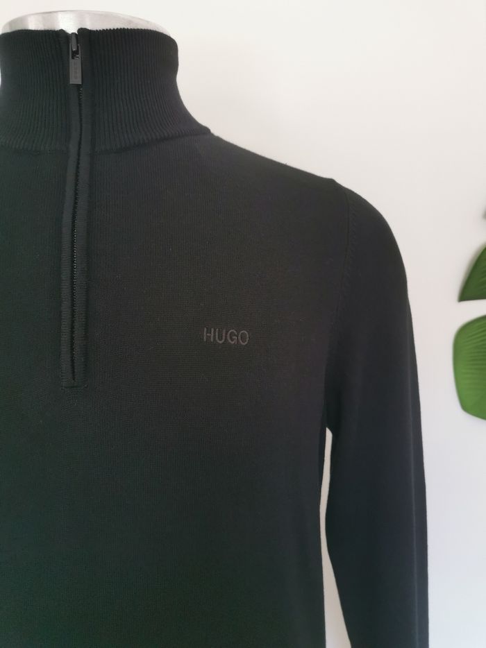 Pull noir col montant zippé Hugo Boss Taille M - photo numéro 3