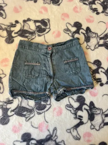 Short fille