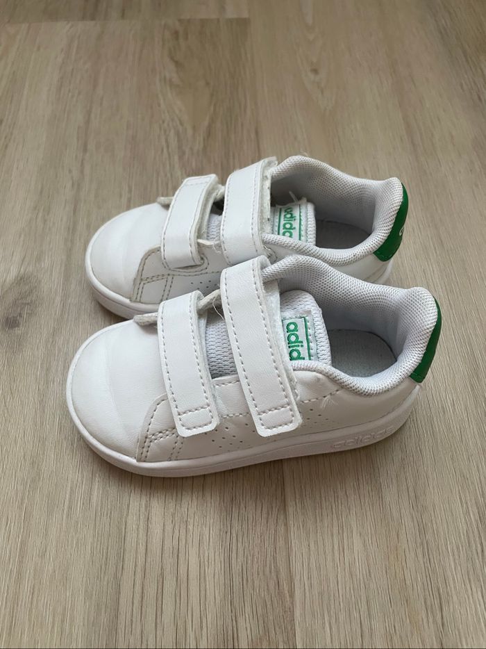 Baskets Adidas blanches et vertes 20