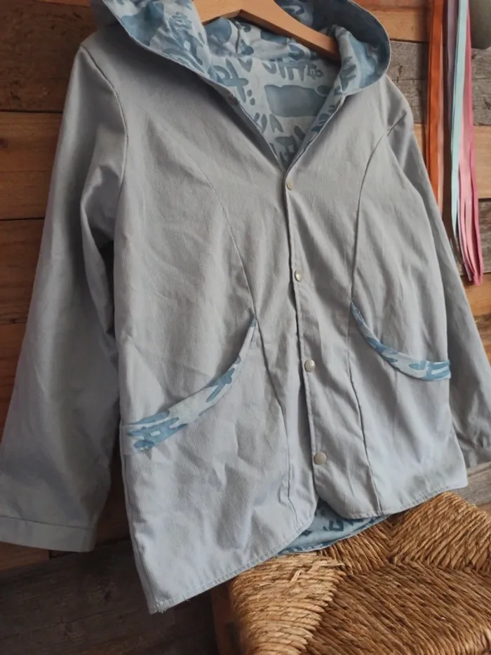 Veste a capuche fait main tbe 8 ans - photo numéro 2