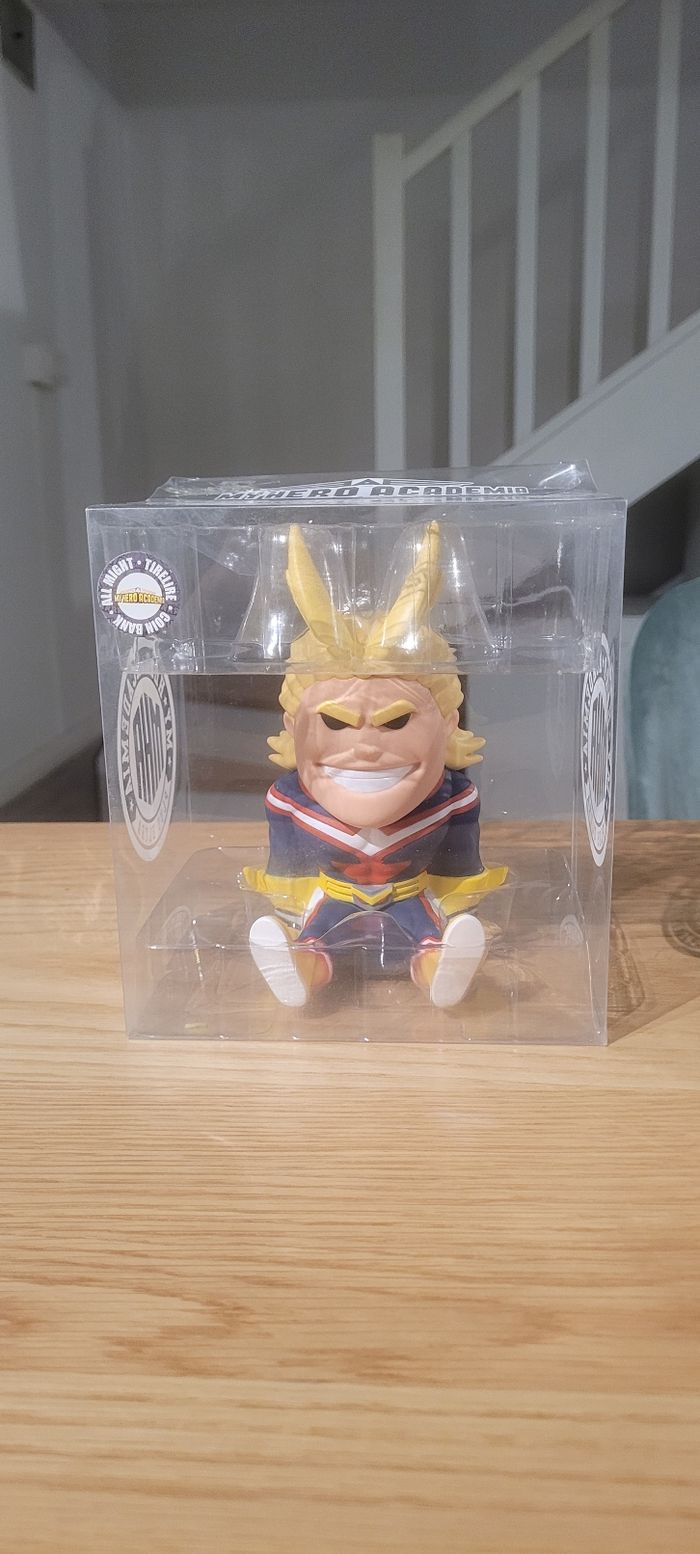 Lot de 2 Figurines Tirelire aquaman et my héro academia - photo numéro 3