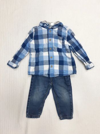 Tenue chemise à carreaux et pantalon jean