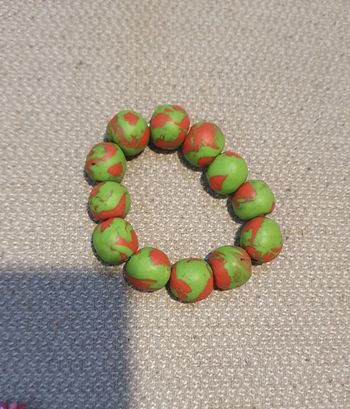 Bracelet perles pâte fimo vert et rouge