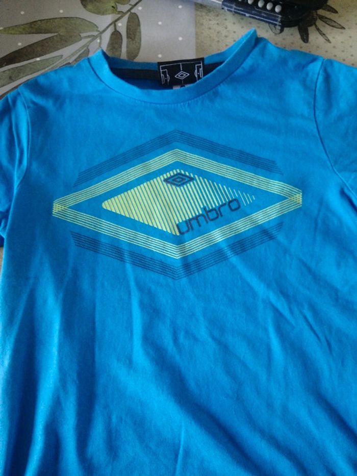 Tee shirt manche courte Umbro T. 126cm - photo numéro 2