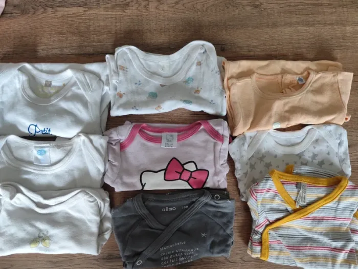 Lot de 9 bodies manques courtes