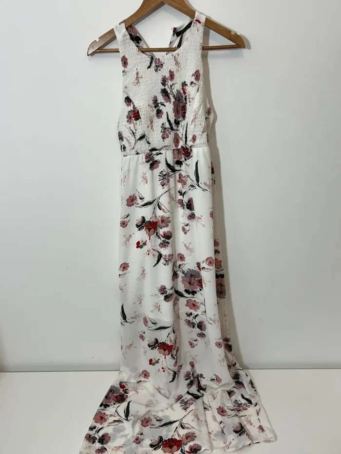 Robe blanche fleurie