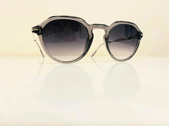 Lunette de soleil mixte grise et argentée UV protection catégorie 3 - photo numéro 4