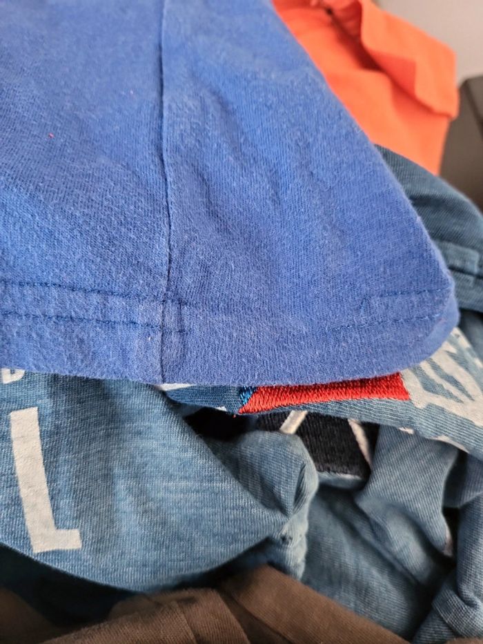 Lot 4 t-shirts manches longues garçon 6 ans très bon état - photo numéro 4