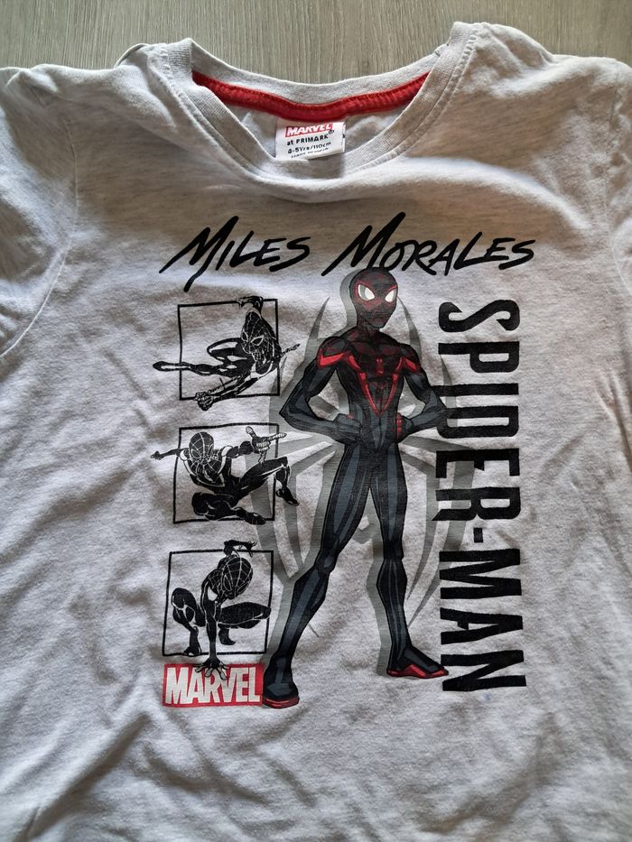 Lot vêtements 5 ans - photo numéro 3