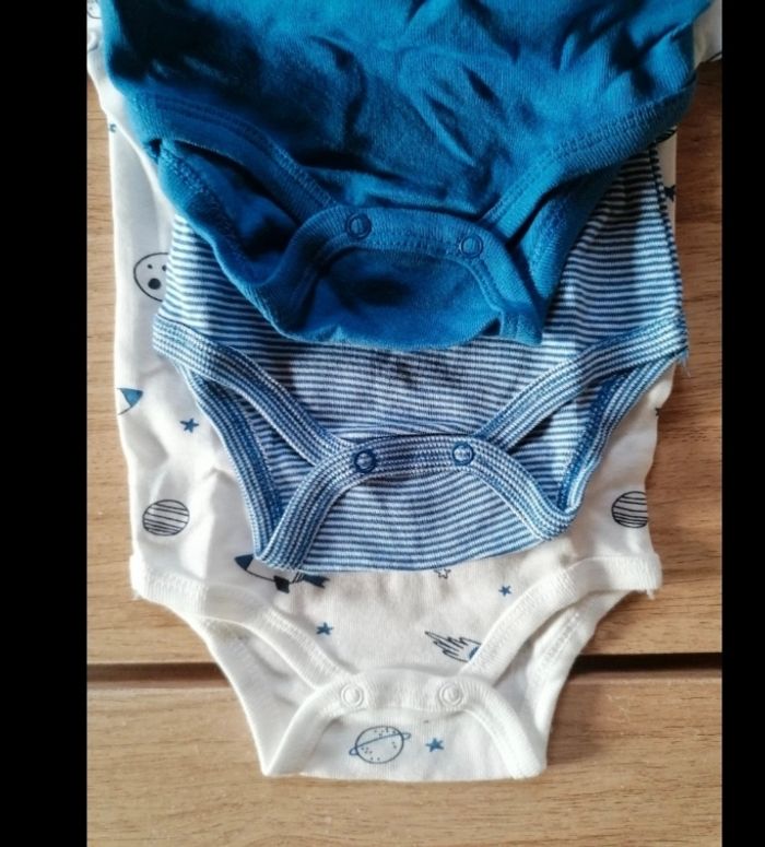 Lot bodies manches longues 6 mois - photo numéro 8