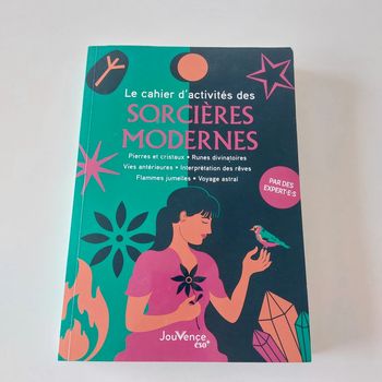 Livre - Le cahier d'activités des sorcières modernes.