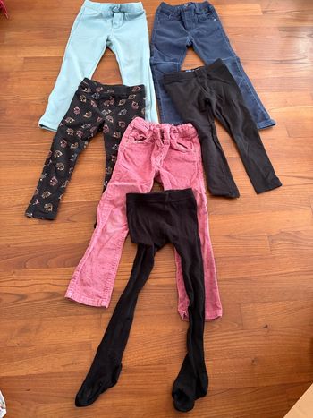 Lot de 7 robes (dont 2 collants) 12 pantalons deux pyjamas et un sweat