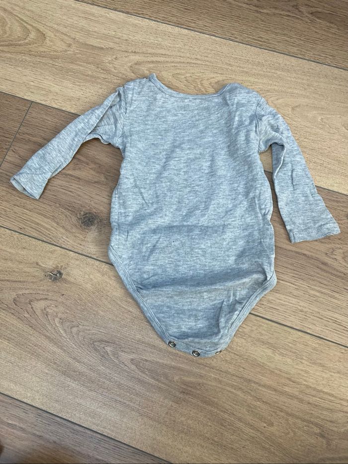 Lot de bodies H&M 6 mois - photo numéro 10