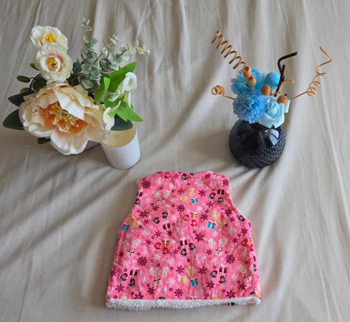 Les Chiffons d'Aur Gilet de Berger Fausse Fourrure Rose Blanc Très bon état 3 mois - photo numéro 4