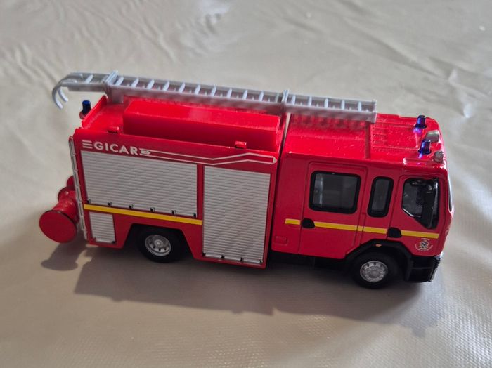 Véhicule miniature echelle 1/50 bburago Renault premium camion pompier - photo numéro 3