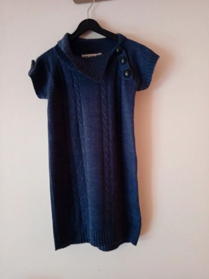 Jolie robe pull. Bleu marine. 6 ans
