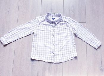 Chemise souple blanc violet. Fille 5 ans. Marque Kiabi