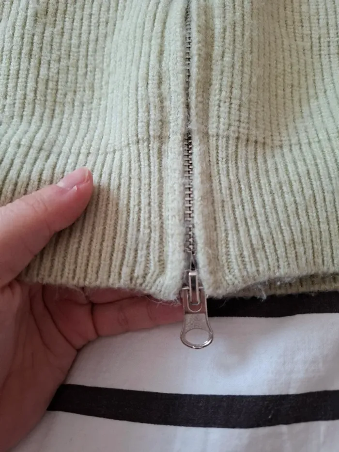 Pull avec zip et col roulé - photo numéro 5