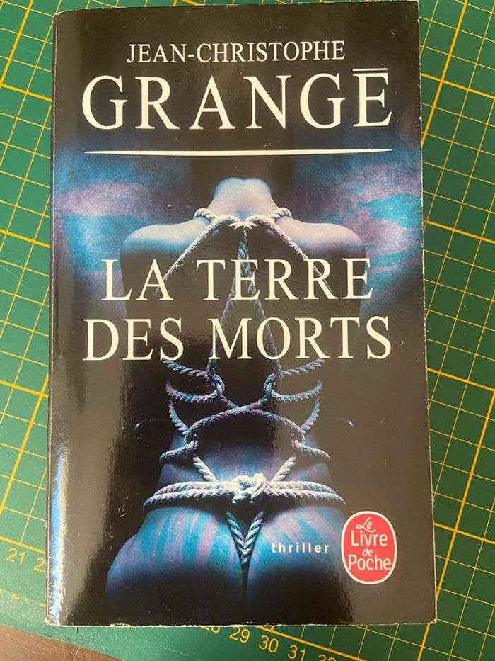Livre la terre des morts