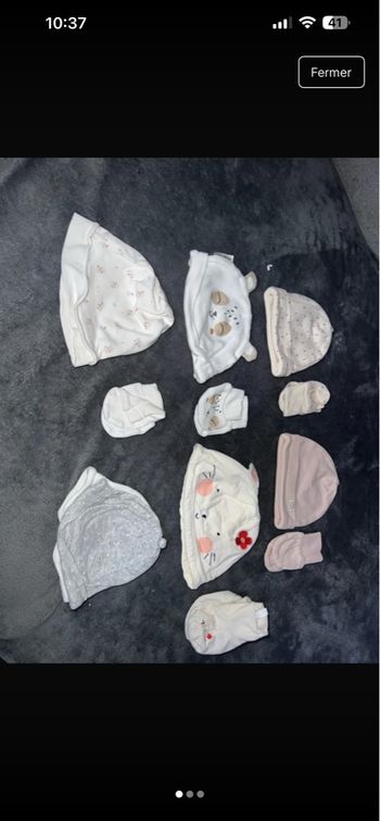Lot bonnets + moufles , taille 0-3M