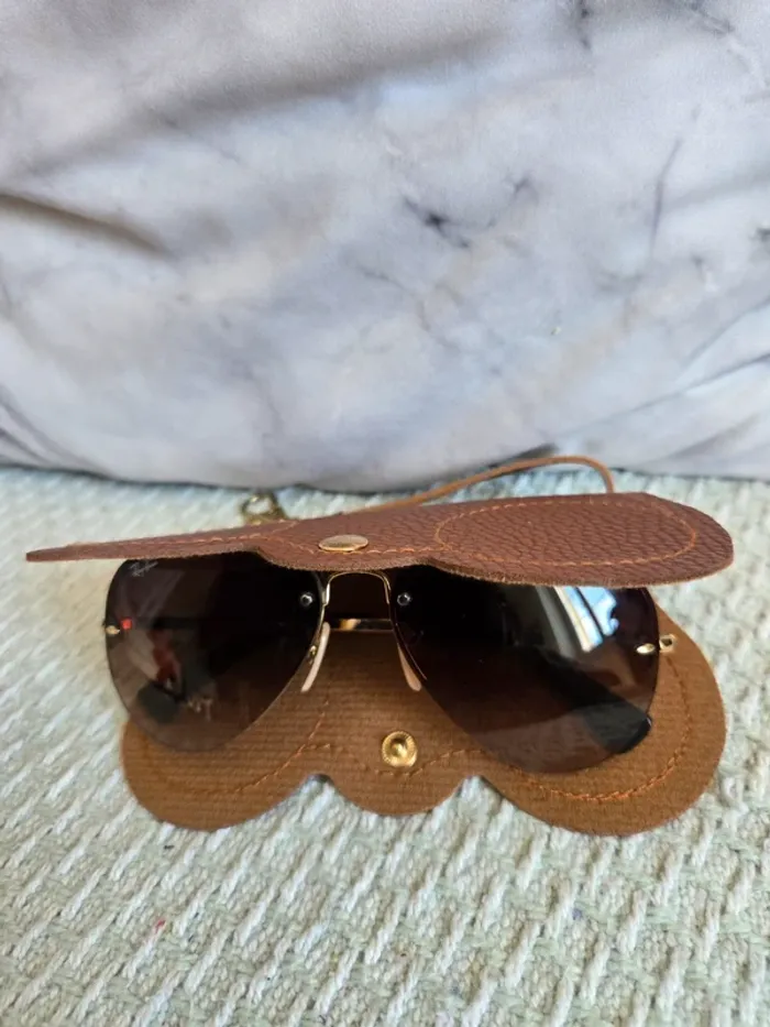 Rangement des lunettes standart.