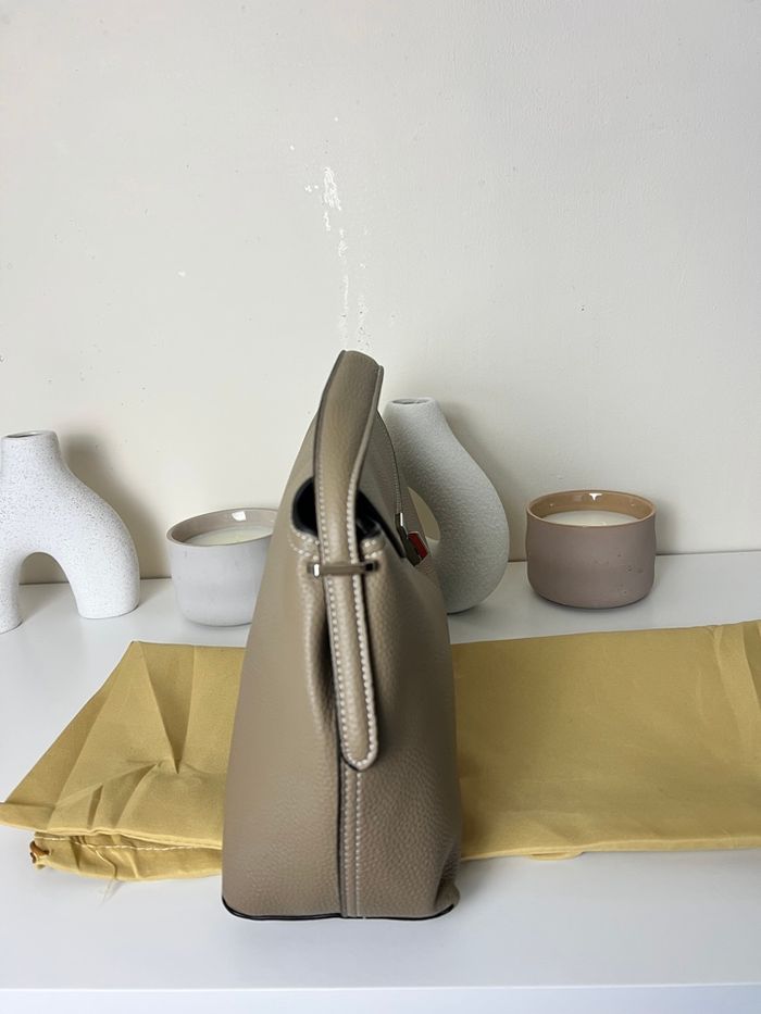 👜 Sac Totême T-Lock – Grand Modèle en Cuir Beige (Excellent État) - photo numéro 6