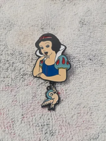 Pin's de princesse blanche neige neuf