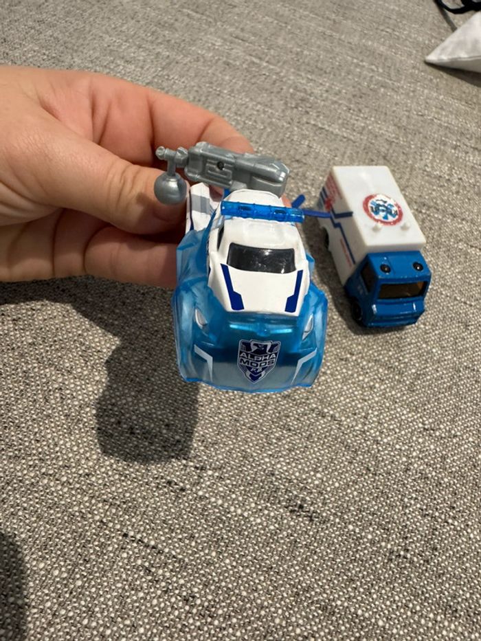 Lot trois petits véhicules - photo numéro 3