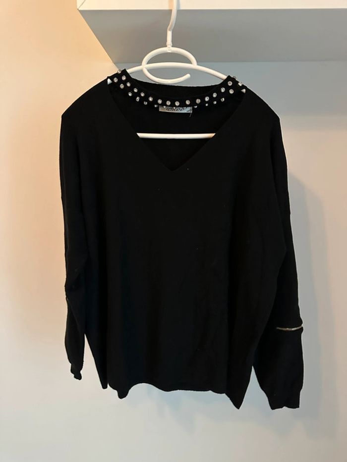 Pull noir en col V pour femme taille S/M