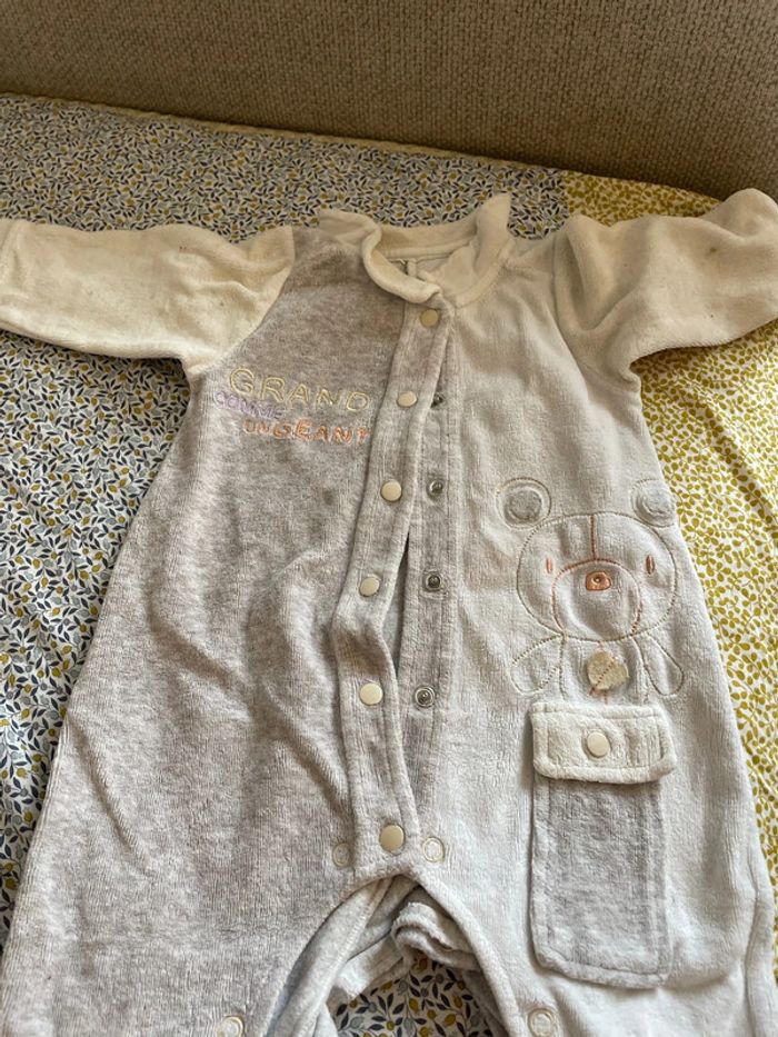 4 pyjamas velours 3 mois - photo numéro 3