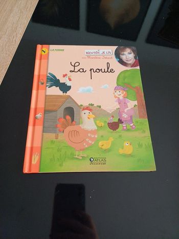 Livre Bientôt je lis. La poule