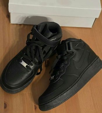 (NEUVES  NON PORTEES) 🏷🥰😍👌 superbes  baskets.  NIKE  AIR FORCE ONE Pointure 37.5 unisex 😍🥰