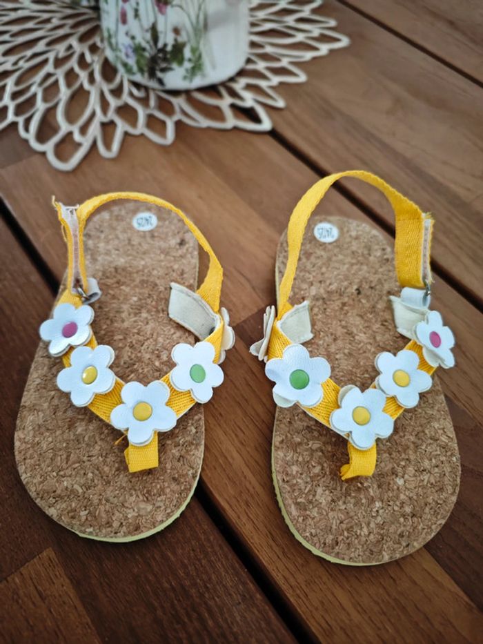 Lot chaussures tong et chausson fille p24/25 🌿 - photo numéro 2