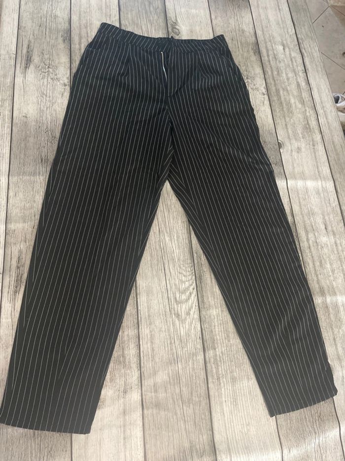 Pantalon noir à fines rayures blanches Tally Weijl taille 36