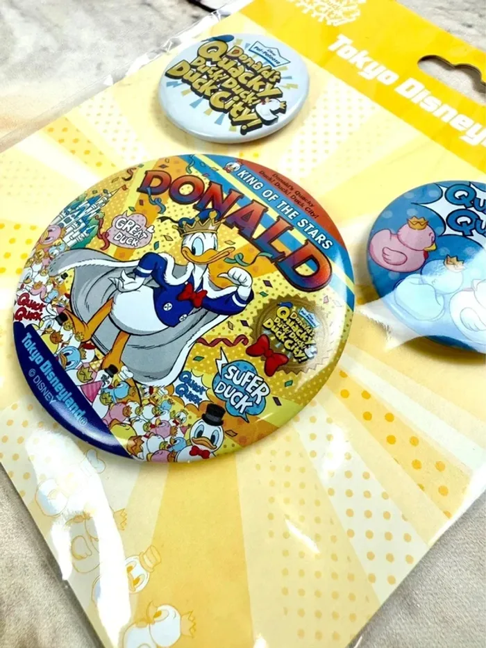 Lot de badges Disney Spécial Anniversaire Donald - Tokyo Disneyland exclusif