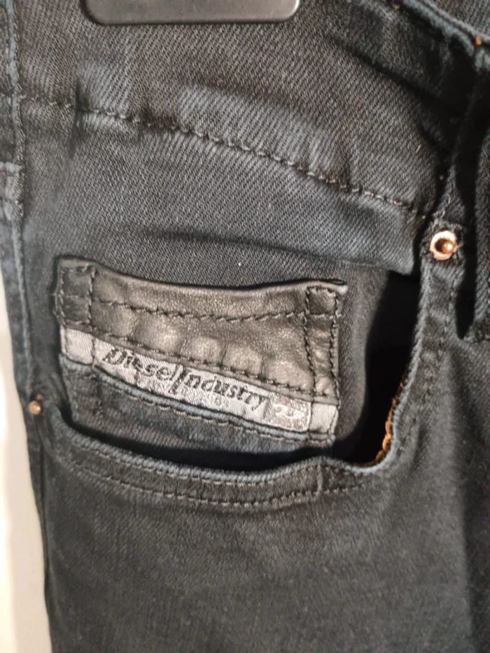 C10 jeans noir Diesel W25 - photo numéro 3