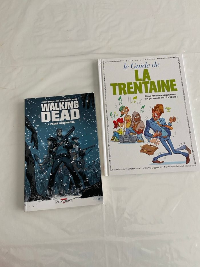 Lot 2 BD : Walking Dead Tome 1 + Le Guide de la Trentaine