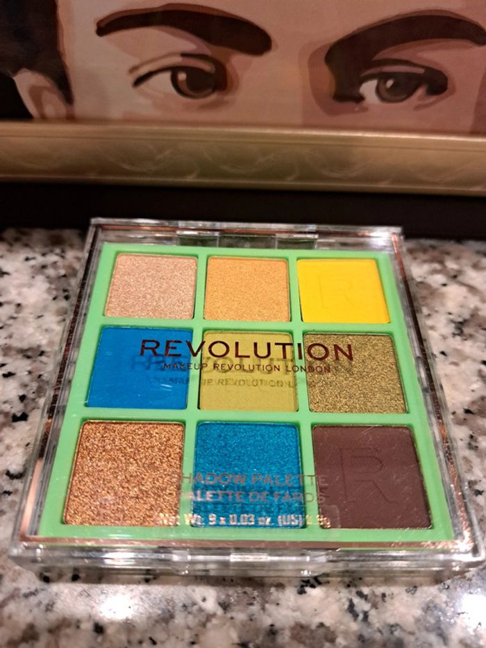 Revolution : palette safari green - photo numéro 2