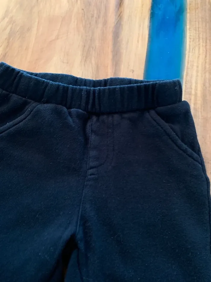Jogging noir kiabi taille 24 mois - photo numéro 2
