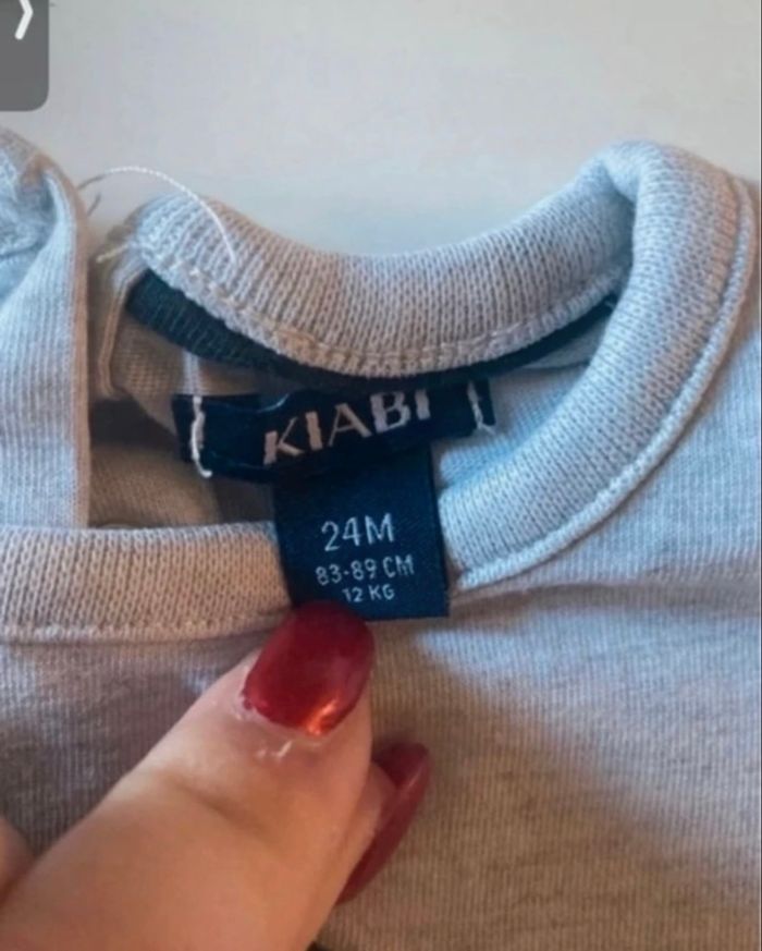 T-shirt / Sous pull manches longues TRÈS BON ÉTAT pour garçon taille 24 mois couleurs gris et noir - photo numéro 7